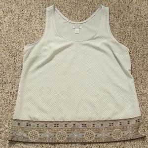 Sleeveless dress shirt